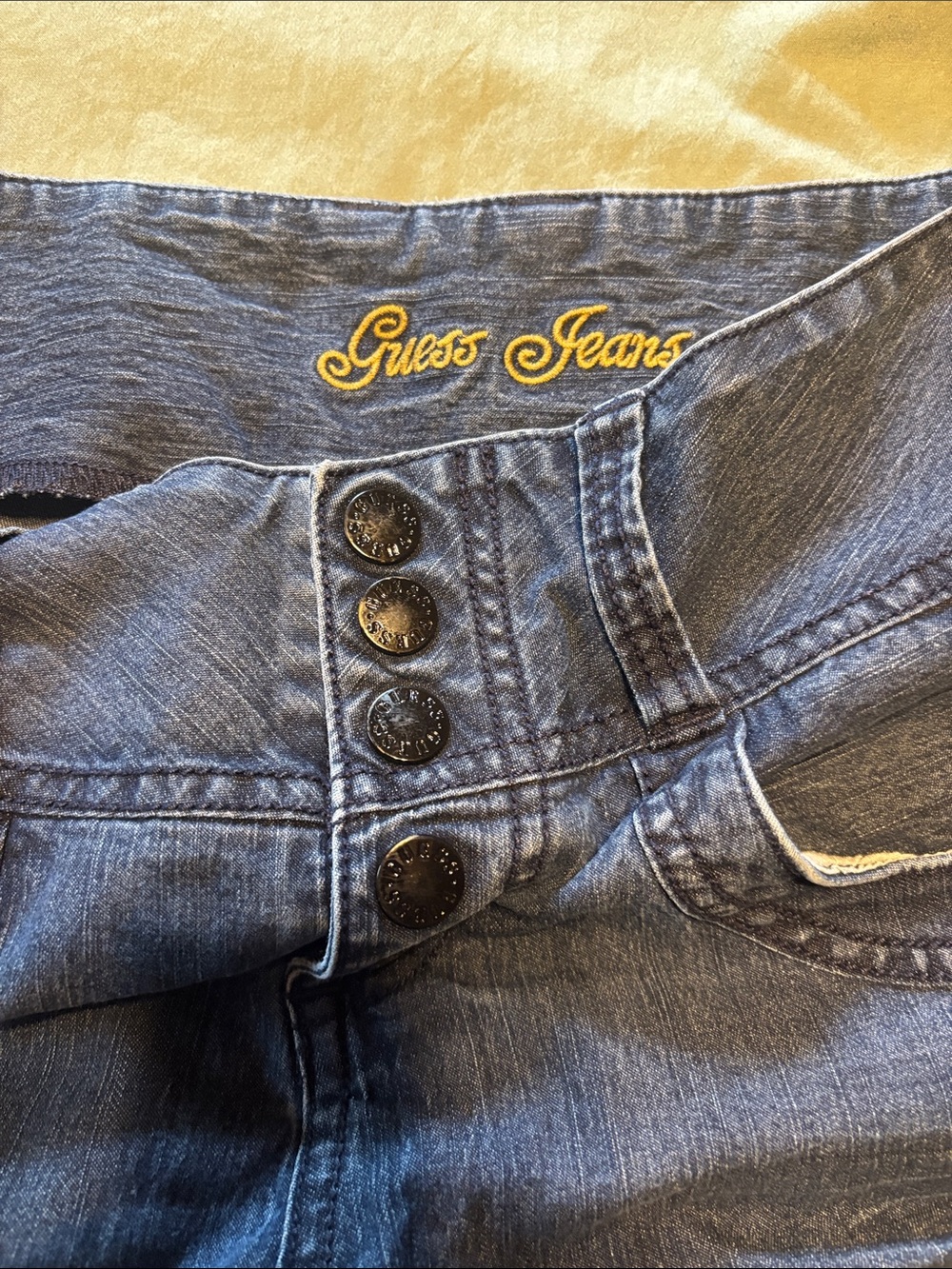 Guess Jean shorts - Picture 2 of 4
